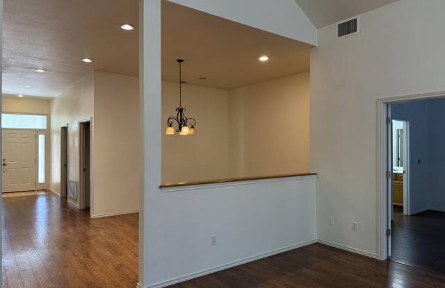 665 Oak Hollow Dr Gallery 4