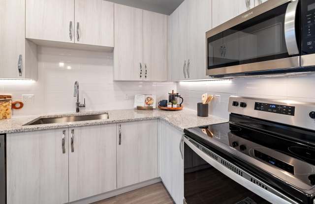 Mira at Palmer Ranch - 55+ Senior Living Community Gallery 2