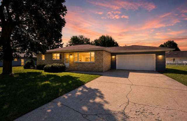 Charming 3BR House in Beloit Gallery 1