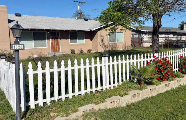 Great home with LARGE backyard! photos photos