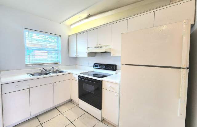 215 SW 1ST Court Gallery 1