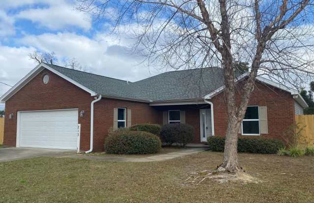 Spacious 3Bed/2Ba Home, Centrally Located  Convenient to Tyndall AFB! photos photos