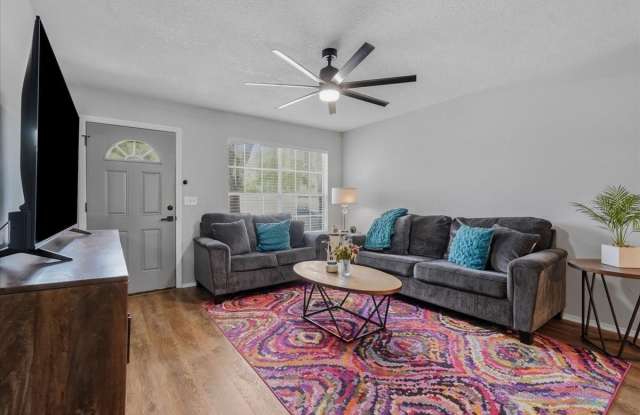 2120 FLETCHERS POINT Circle Gallery 3