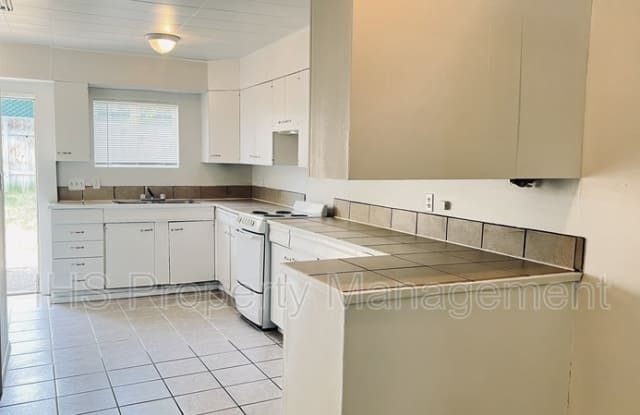 1526 W 4th Ave photos photos