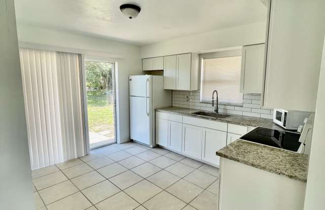 922 Andalusia Boulevard - - 922 Andalusia Boulevard, Cape Coral, FL 33909