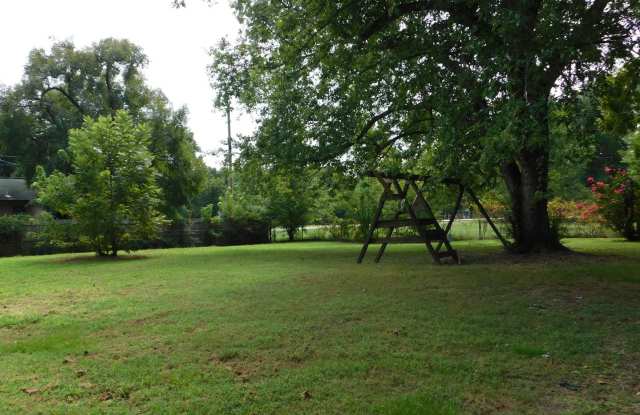 3 Bed 2 Bath Home in Greenwood Gallery 3