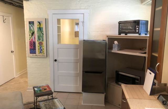 1222 Hemlock St NW Unit 2 Gallery 4