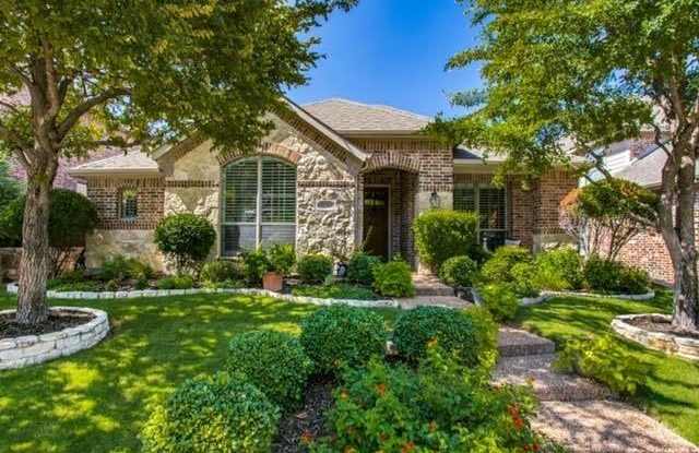 930 Crestmoor Drive Gallery 2