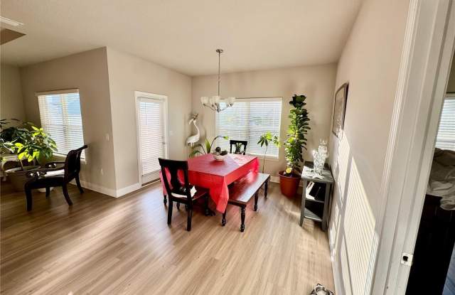 223 MOONRAKER Circle Gallery 4