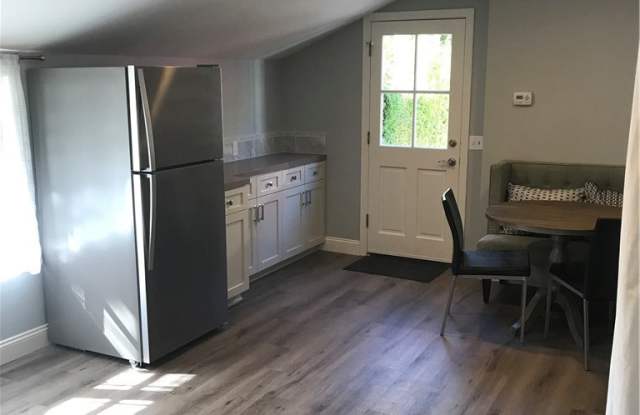 24317 Bridle Trail Road Gallery 2