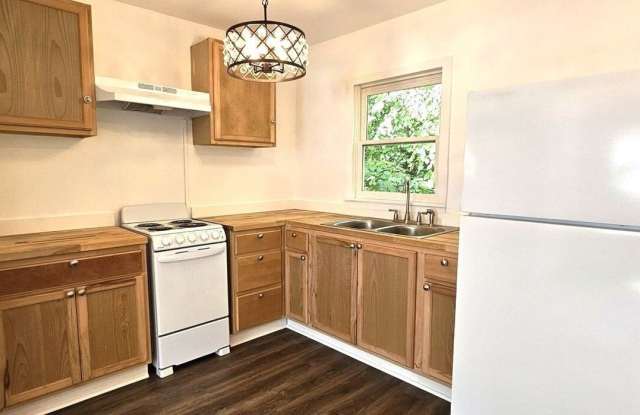 3230 W Shadowlawn Avenue NE Gallery 3
