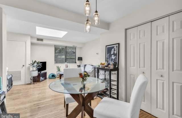 3040 PINEVIEW Court NE Gallery 4