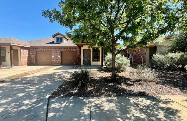 Luxury Duplex Home in Kyle, TX - 143 Creekside Villa Drive, Kyle, TX 78640