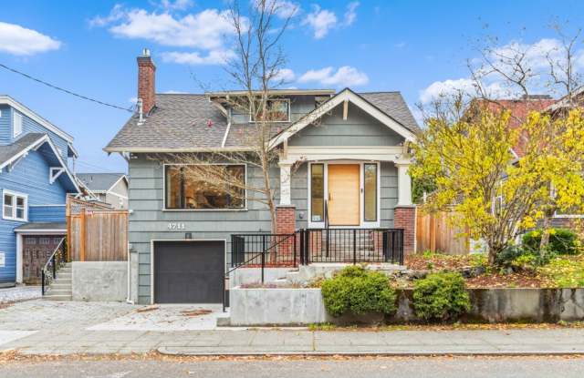 4Bd/3Ba Seattle House - 4711 Meridian Avenue North, Seattle, WA 98103