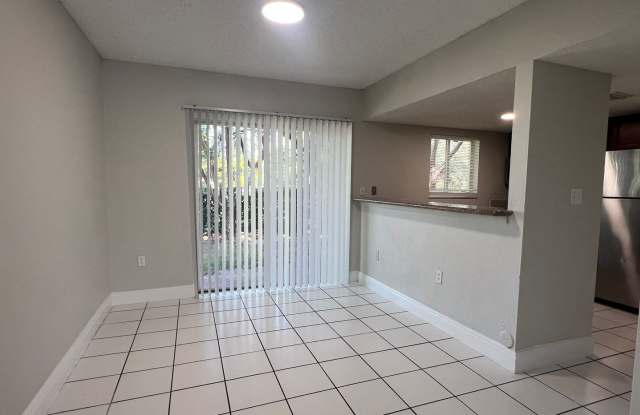 **LARGE 3 BED / 2.5 BATH IN CORAL SPRING** Apply Today, Approved Today! Gallery 4