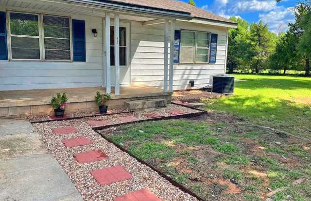 Adorable Home in Mustang!! - 526 South Monocoupe Lane, Mustang, OK 73064
