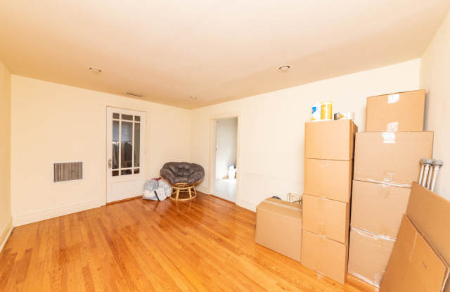 3411 North Elaine Place Gallery 3