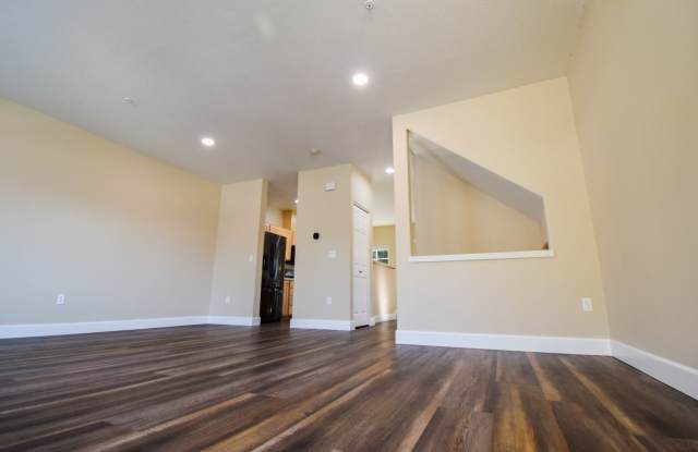 Beautiful Condo!  Wonderful Neighborhood! Gallery 4