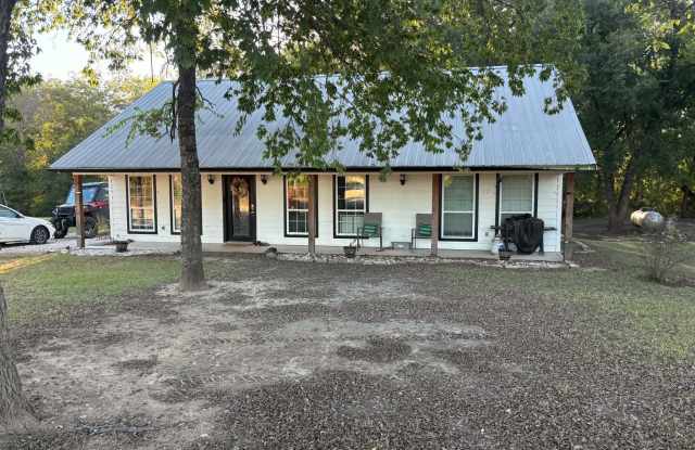 834 County Road 3444 Gallery 1