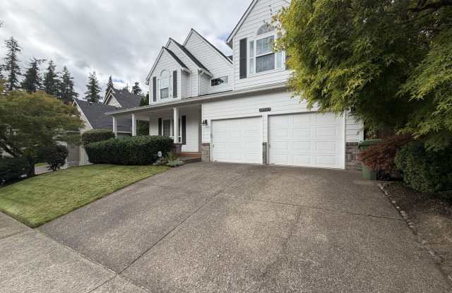 Tualatin 3 Bedroom  with Den + Bonus Room 2.5 Bath Home!  Close to Legacy Hospital.  Has A/C, Includes Lawncare! Gallery 3