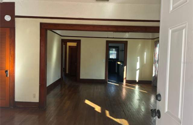 439 NEW YORK Avenue Gallery 4