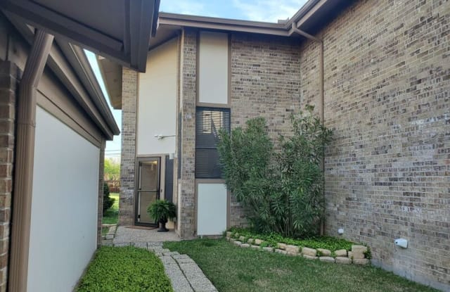 7 Dewberry Ct. - 7 Dewberry Court, Bedford, TX 76021
