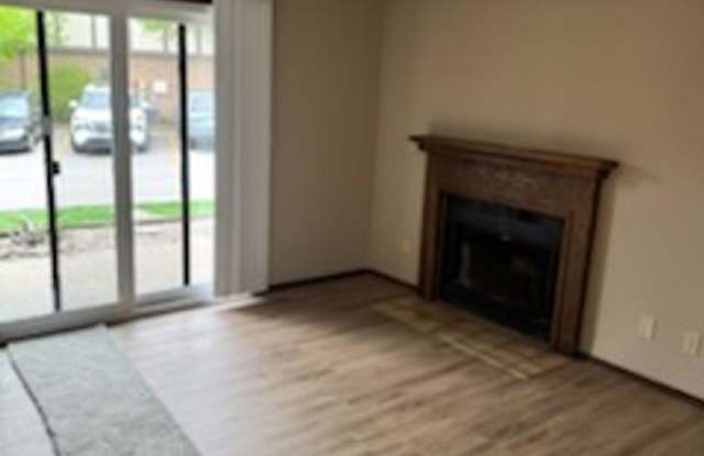 Full Featured unit in quiet complex.  In unit laundry, garage, pool. Gallery 3
