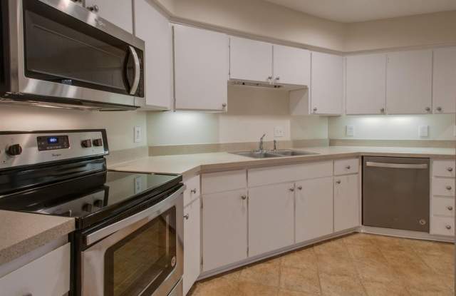142 Hillsboro Pl Gallery 4