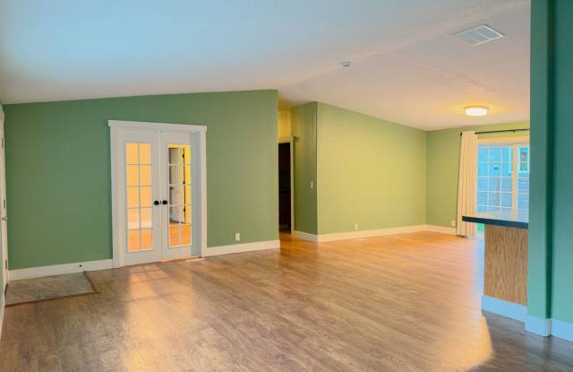 Charming Cascade Locks-3-Bedroom, 2-Bath Home – 1,710 Sq Ft Gallery 2