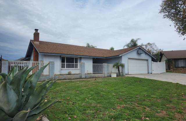 Spacious 4-Bedroom Home with Pool photos photos