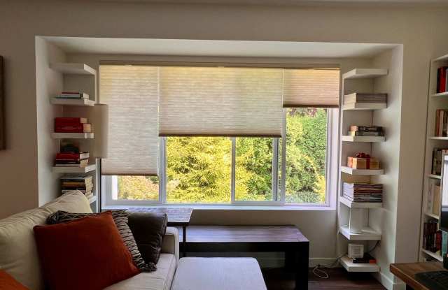 Quiet Downtown Kirkland Condo Available 8/6/26 photos photos