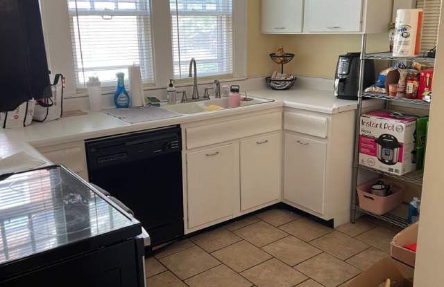 3 Bedroom House Near IU Bloomington Campus Gallery 3