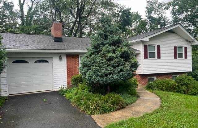 2917 BREEZY Terrace - 2917 Breezy Terrace, Huntington, VA 22303