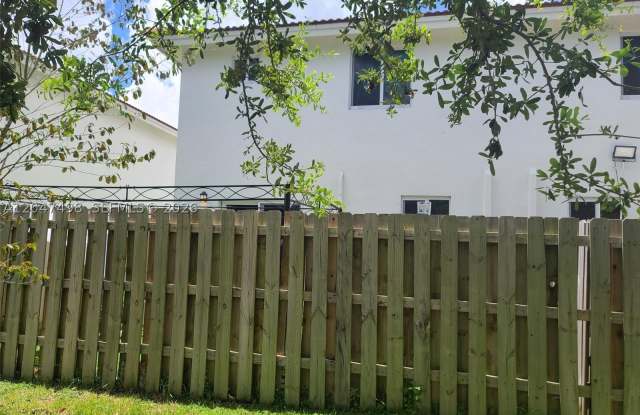 210 SW 3rd Ct Gallery 4