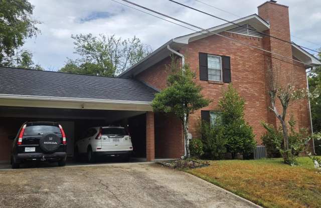 1125 Manship Street lot: A Gallery 3