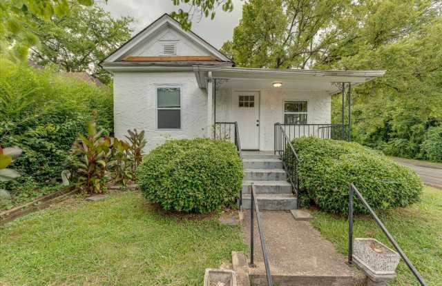 Charming Craftsman Bungalow — 727 N Holly St, Chattanooga, TN $1,600/Month photos photos
