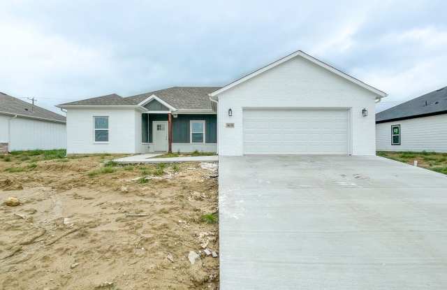 Beautiful New 3 Bed / 2 Bath Home in Corsicana! photos photos