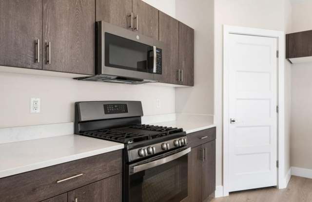 Crimson Park Townhome! Gallery 3