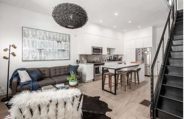 986 Summit Street - 1 photos photos