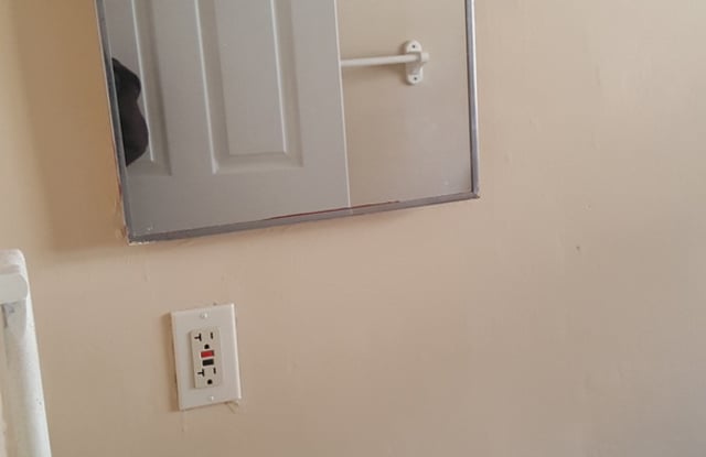Large 2 bed 2  Bath Gallery 3
