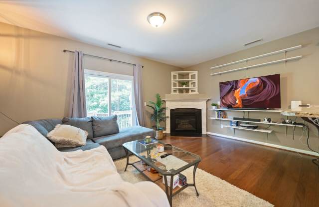 3bed/2.5 bath Townhouse Near NCCU & Southpoint Mall! Gallery 3