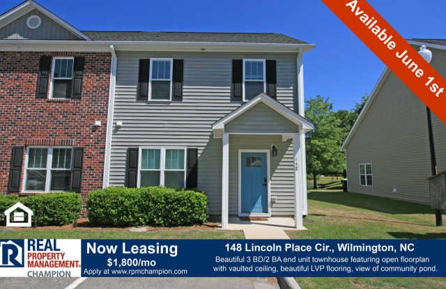 Beautiful 3 BD/2 BA End Unit Townhome in Leland photos photos