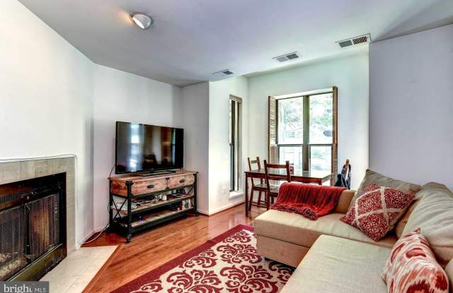 1124 25TH STREET NW - 1124 25th Street Northwest, Washington, DC 20037