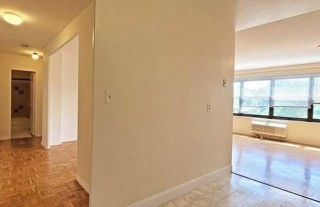 2348 Linwood Avenue Gallery 2