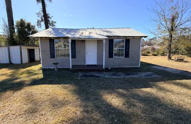 2 Bedroom/1 Bath Home off Old Pine Rd photos photos