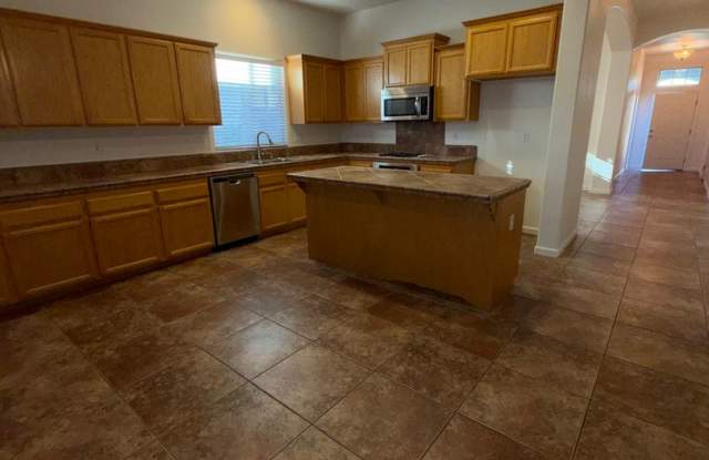 BEAUTIFUL HOME IN GATED COMMUNITY IN ROSEVILLE!! Gallery 3