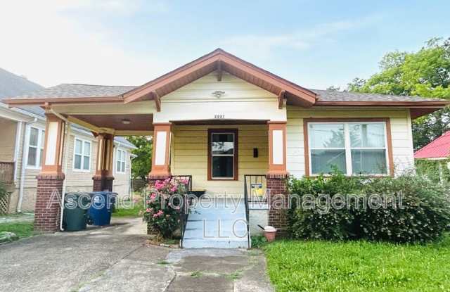 2107 Oak St photos photos