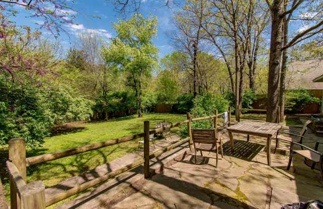 4 Bedroom Home near UofA! Park-like yard! Lawn care included! Available for Fall semester! photos photos