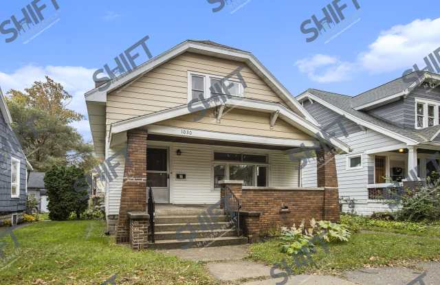 1030 Pine Ave NW photos photos