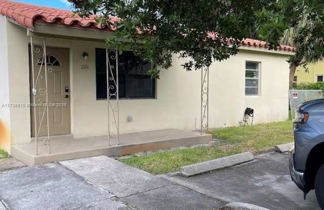 1224 NW 3rd Ave photos photos